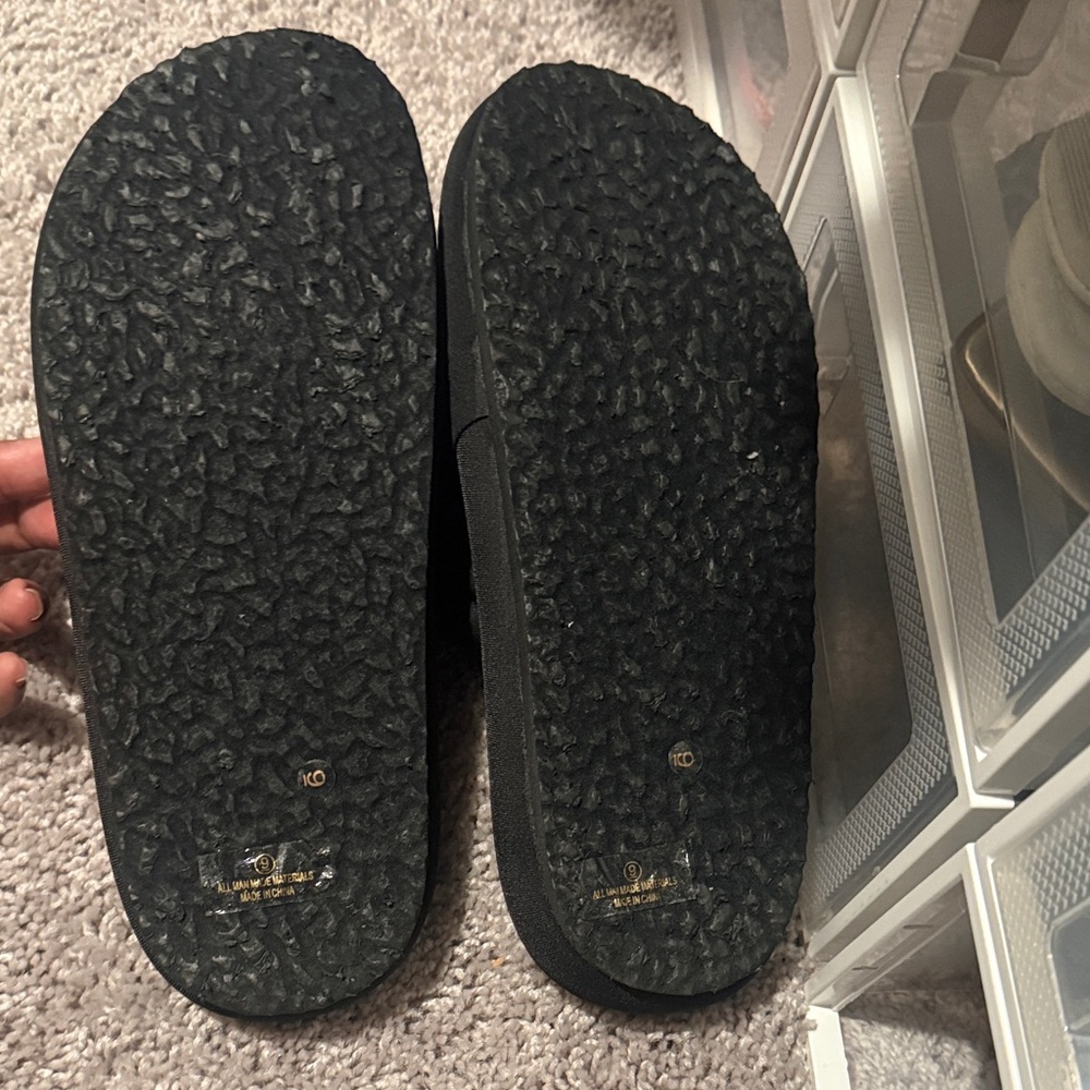 Liliana Quilted Black Slide Sandals - Picture 4 of 4
